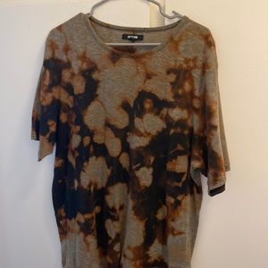Mens long tee, bleach tie-dyed size XL